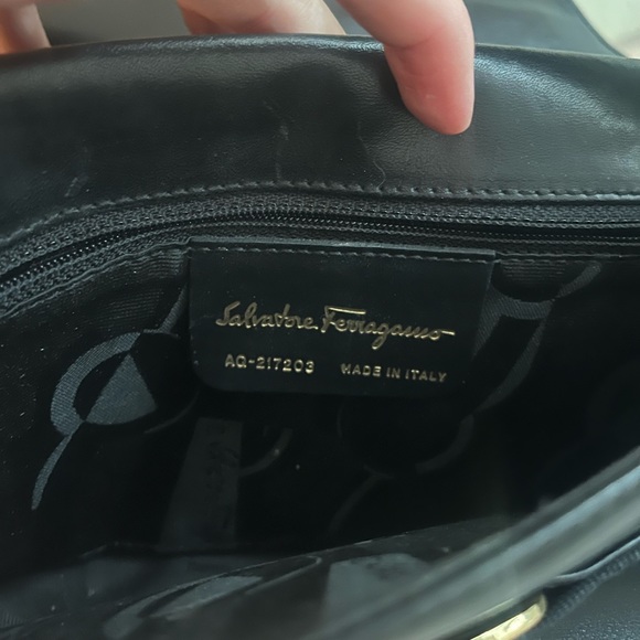 Vintage Salvatore Ferragamo black handbag - Picture 4 of 4